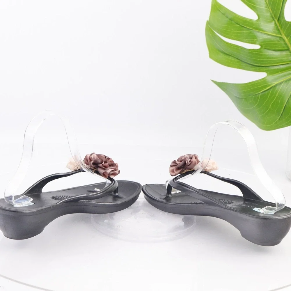 Oka B Okabashi Womens Kathleens Sandals Size 9.5 Silver Gray Wedge Thong Flowers
